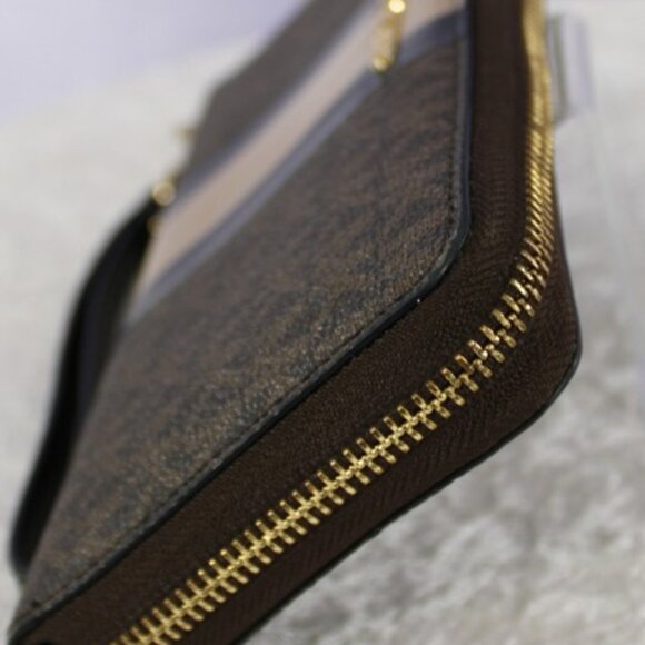 Michael Kors Jet Set Signature Tote Bag with Matching Wallet & Pouch - Picture 13 of 17